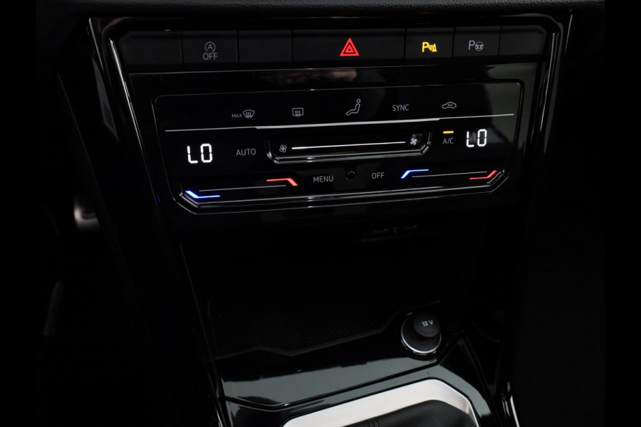 Volkswagen T-Roc 1.5 TSI R-Line 150 pk Automaat (DSG) | Verlengde garantie | Navigatie via App | Panoramadak | Parkeersensoren (Park assist) | Achteruitrijcamera | Black style pakket |
