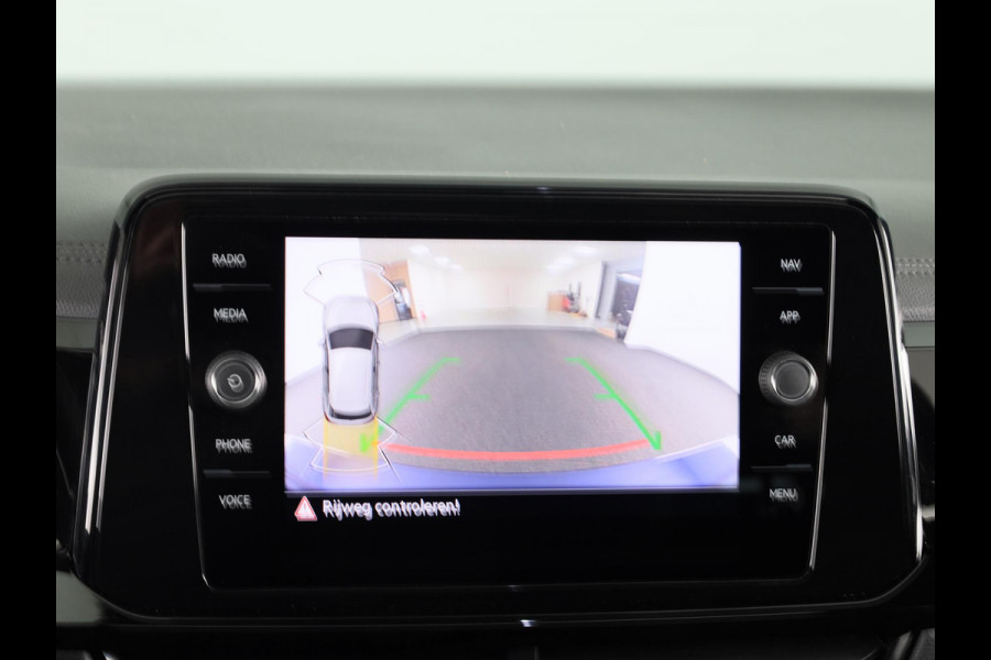 Volkswagen T-Roc 1.5 TSI R-Line 150 pk Automaat (DSG) | Verlengde garantie | Navigatie via App | Panoramadak | Parkeersensoren (Park assist) | Achteruitrijcamera | Black style pakket |