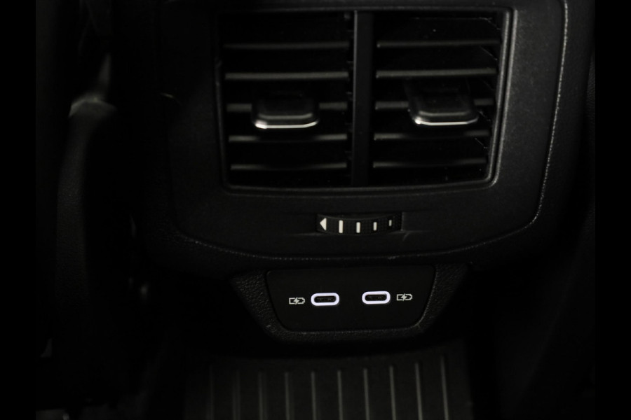 Volkswagen T-Roc 1.5 TSI R-Line 150 pk Automaat (DSG) | Verlengde garantie | Navigatie via App | Panoramadak | Parkeersensoren (Park assist) | Achteruitrijcamera | Black style pakket |