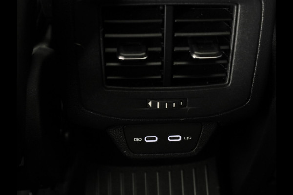 Volkswagen T-Roc 1.5 TSI R-Line 150 pk Automaat (DSG) | Verlengde garantie | Navigatie via App | Panoramadak | Parkeersensoren (Park assist) | Achteruitrijcamera | Black style pakket |