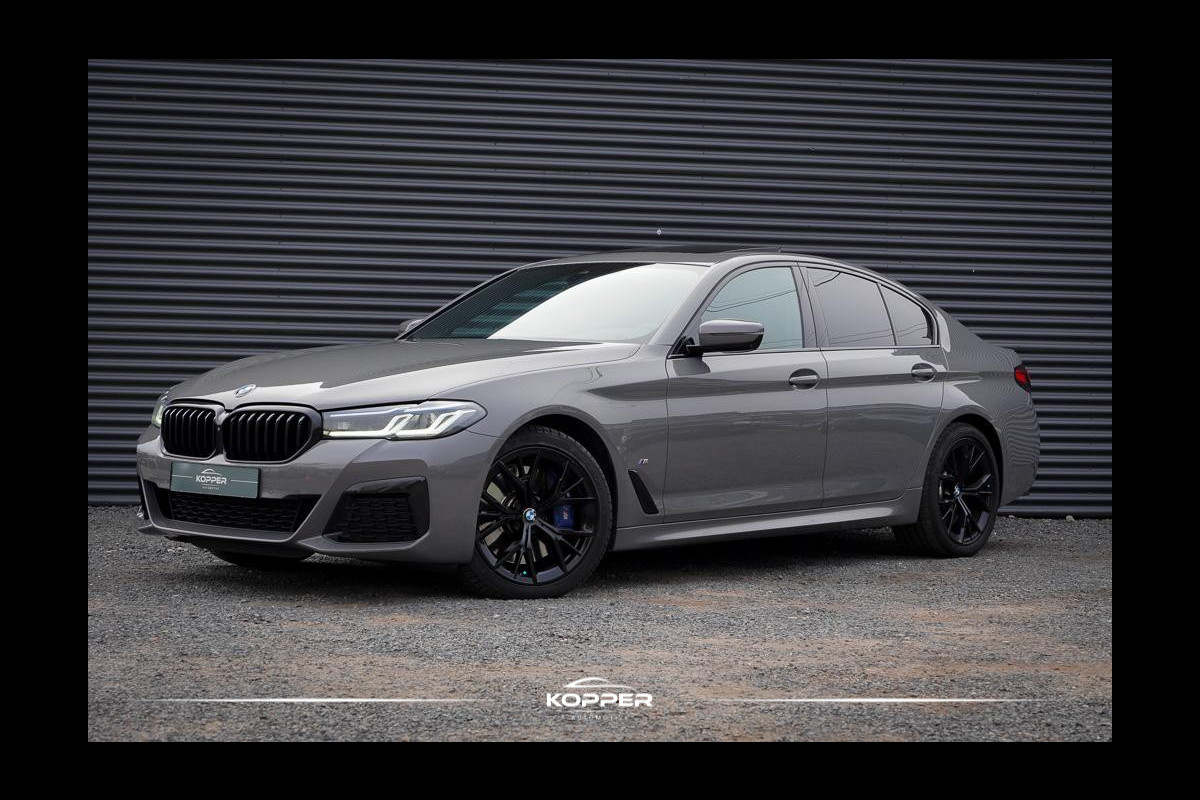 BMW 5 Serie 540d xDrive High Exe / M-Sport / NL Auto / M-Stoelen / Schuifdak / Laser BMW 5 Serie 540d xDrive High Exe / M-Sport / NL Auto / M-Stoelen / Schuifdak / Laser