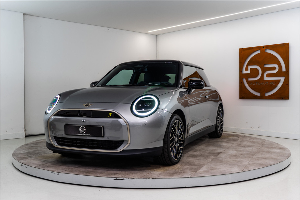 MINI Cooper SE Favoured 54.2 kWh 218PK NIEUW | Pakket XL | Harman/Kardon | Pano | Sfeer | VOL! MINI Cooper SE Favoured 54.2 kWh 218PK NIEUW | Pakket XL | Harman/Kardon | Pano | Sfeer | VOL!