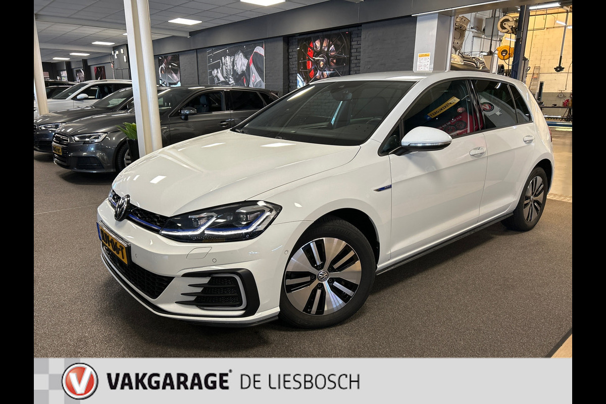 Volkswagen Golf 1.4 TSI PHEV / adaptive cruise-control / Navigatie / pdc v+a Volkswagen Golf 1.4 TSI PHEV / adaptive cruise-control / Navigatie / pdc v+a