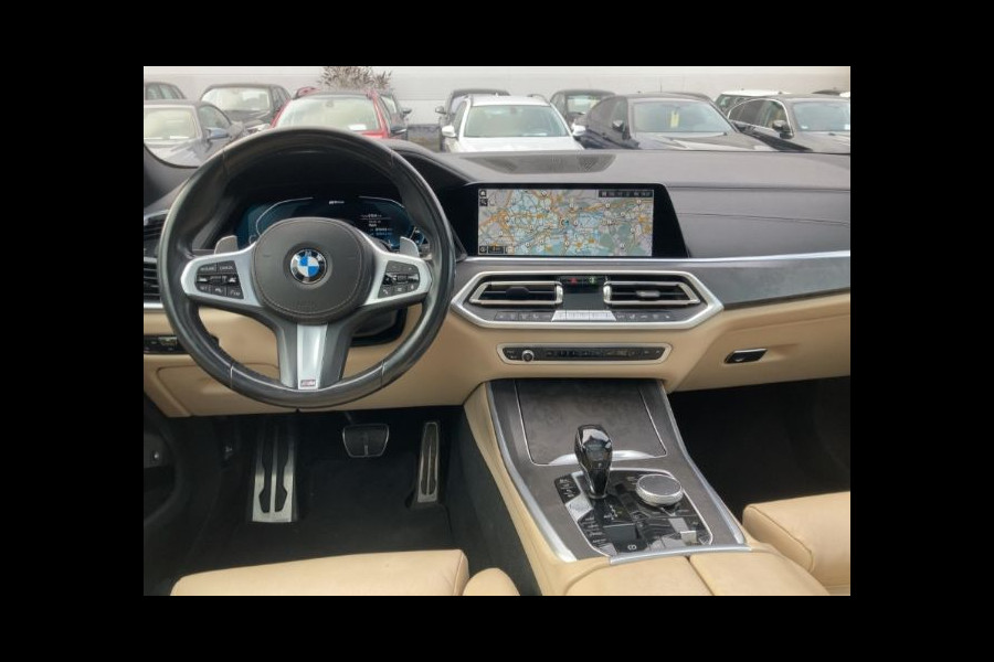 BMW X5 xDrive45e M-SPORT ** LED, NAVI+, BEIGE LEDER, PANORAMA, KEYLESS, HuD, 21-inch LMV, ** 1e EIG - UNFALLFREI ** ** INFORMEER OOK NAAR ONZE AANTREKKELIJKE FINANCIAL-LEASE TARIEVEN **