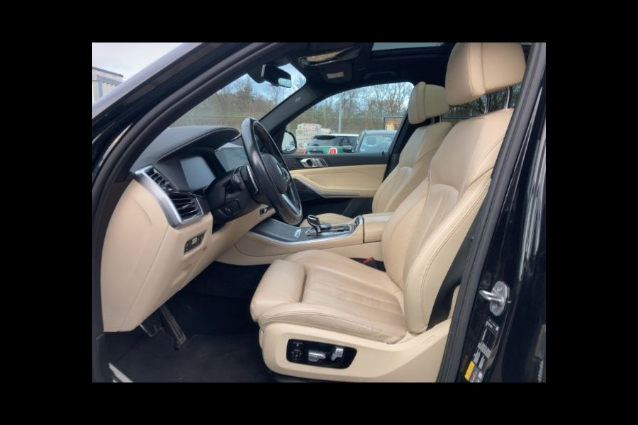 BMW X5 xDrive45e M-SPORT ** LED, NAVI+, BEIGE LEDER, PANORAMA, KEYLESS, HuD, 21-inch LMV, ** 1e EIG - UNFALLFREI ** ** INFORMEER OOK NAAR ONZE AANTREKKELIJKE FINANCIAL-LEASE TARIEVEN **