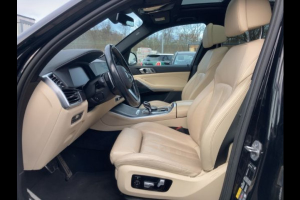 BMW X5 xDrive45e M-SPORT ** LED, NAVI+, BEIGE LEDER, PANORAMA, KEYLESS, HuD, 21-inch LMV, ** 1e EIG - UNFALLFREI ** ** INFORMEER OOK NAAR ONZE AANTREKKELIJKE FINANCIAL-LEASE TARIEVEN **