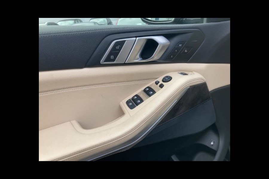 BMW X5 xDrive45e M-SPORT ** LED, NAVI+, BEIGE LEDER, PANORAMA, KEYLESS, HuD, 21-inch LMV, ** 1e EIG - UNFALLFREI ** ** INFORMEER OOK NAAR ONZE AANTREKKELIJKE FINANCIAL-LEASE TARIEVEN **