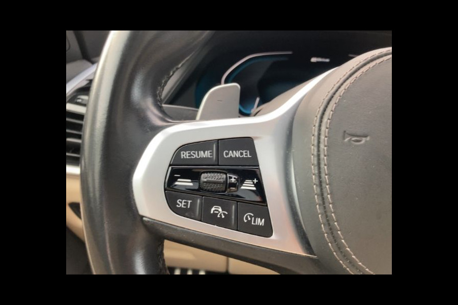 BMW X5 xDrive45e M-SPORT ** LED, NAVI+, BEIGE LEDER, PANORAMA, KEYLESS, HuD, 21-inch LMV, ** 1e EIG - UNFALLFREI ** ** INFORMEER OOK NAAR ONZE AANTREKKELIJKE FINANCIAL-LEASE TARIEVEN **