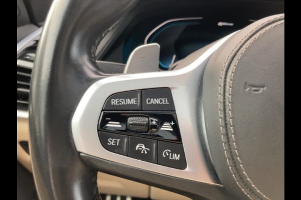 BMW X5 xDrive45e M-SPORT ** LED, NAVI+, BEIGE LEDER, PANORAMA, KEYLESS, HuD, 21-inch LMV, ** 1e EIG - UNFALLFREI ** ** INFORMEER OOK NAAR ONZE AANTREKKELIJKE FINANCIAL-LEASE TARIEVEN **