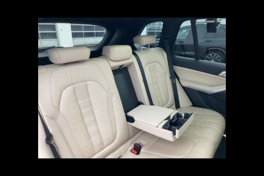 BMW X5 xDrive45e M-SPORT ** LED, NAVI+, BEIGE LEDER, PANORAMA, KEYLESS, HuD, 21-inch LMV, ** 1e EIG - UNFALLFREI ** ** INFORMEER OOK NAAR ONZE AANTREKKELIJKE FINANCIAL-LEASE TARIEVEN **