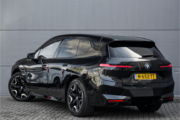 BMW iX xDrive40 High Executive SkyLounge Laser Driving Ass Prof Trekhaak M-Sport