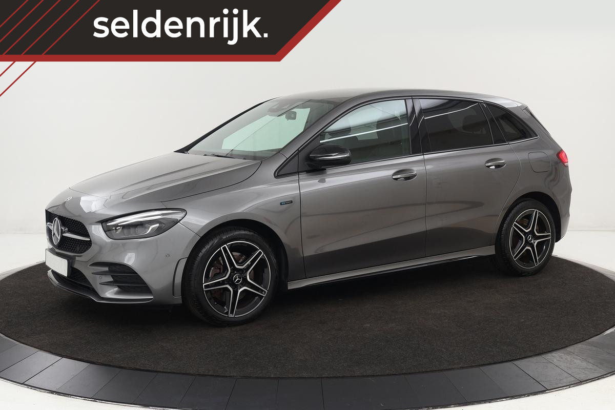 Mercedes-Benz B-Klasse 250e AMG Night | Stoelverwarming | Camera | Carplay | Sfeerverlichting | Leder/Alcantara | Full LED | Widescreen Mercedes-Benz B-Klasse 250e AMG Night | Stoelverwarming | Camera | Carplay | Sfeerverlichting | Leder/Alcantara | Full LED | Widescreen