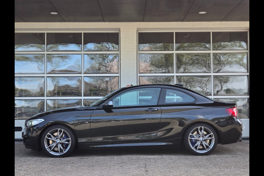 BMW 2 Serie M240I I BTW AUTO I REST BPM € 2.946,- I LEDER I SCHUIFDAK I