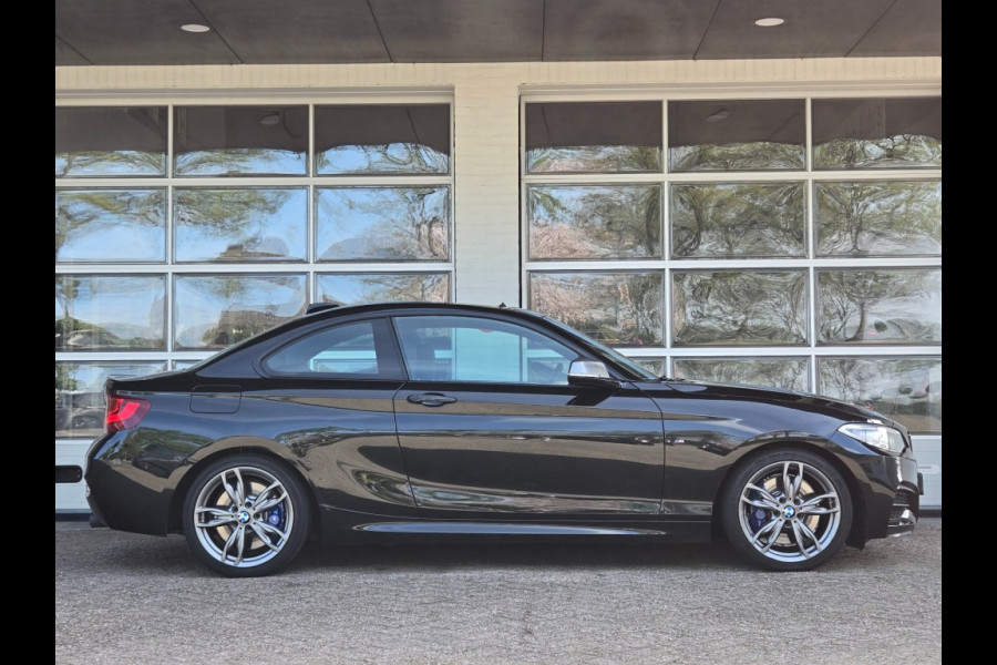 BMW 2 Serie M240I I BTW AUTO I REST BPM € 2.946,- I LEDER I SCHUIFDAK I