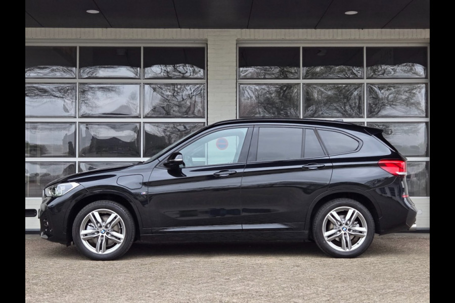 BMW X1 XDRIVE25E M SPORT I 18 INCH I SPORTSTOELEN LEDER I CAMERA I