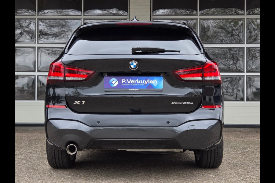 BMW X1 XDRIVE25E M SPORT I 18 INCH I SPORTSTOELEN LEDER I CAMERA I