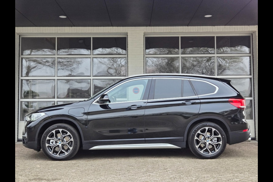 BMW X1 XDRIVE25E X LINE I SPORTSTOELEN I TREKHAAK I HEAD UP I
