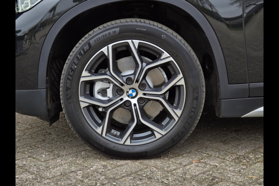 BMW X1 XDRIVE25E X LINE I SPORTSTOELEN I TREKHAAK I HEAD UP I