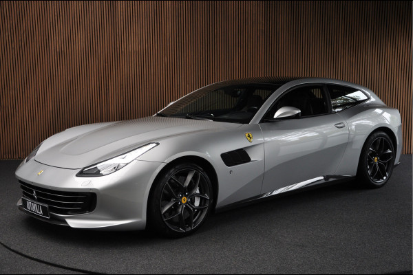 Ferrari GTC4 3.9 V8 Lusso T Carbon Passengerdisplay JBL Liftsysteem Carplay Daytona style seats Camera Leer Navi Elektr. bedienbaar achterklep 6-delige lederen kofferset