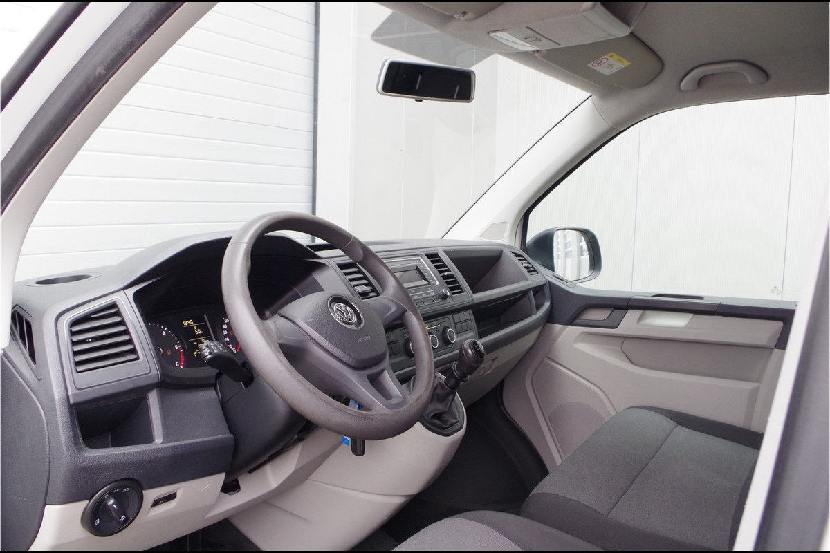 Volkswagen Transporter 2.0 TDI L2H1 Trendline >102pk/Trekhaak/cruise control/3zit/airco/Bluetooth... Volkswagen Transporter 2.0 TDI L2H1 Trendline >102pk/Trekhaak/cruise control/3zit/airco/Bluetooth...
