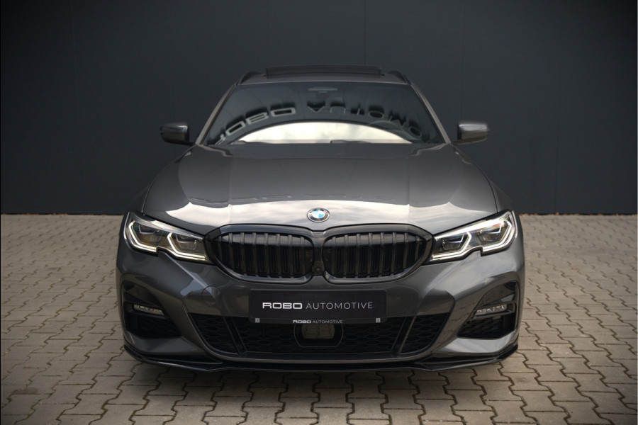 BMW 3 Serie Touring 330e xDrive High Executive M Sport | M Performance | Panoramadak | Harman Kardon | 360° Camera | Assisted Driving | Head Up Display | Stoelverwarming | Stuurverwarming | Apple Carplay | Navigatie | Adaptive Cruise Control | Am