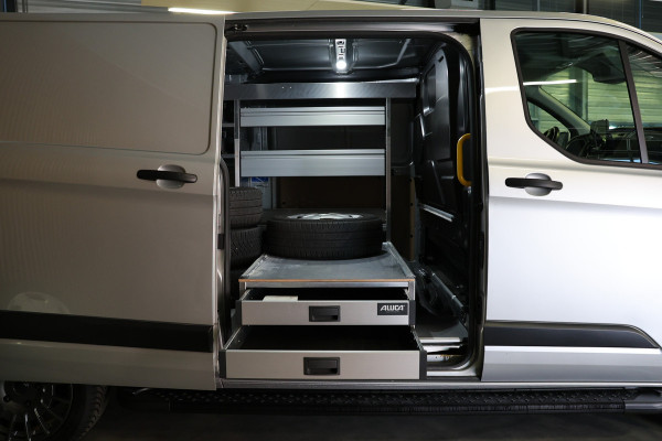 Ford Transit Custom 320 2.0 TDCI L2H1 Raptor Edition | Bi-Xenon | CarPlay | Navigatie | Camera | Stoelverwarming | Dodehoek detector | Lane Assist | DAB | Werkplaatsinrichting | 3-Zitter | Dealer onderhouden | Nieuwe APK