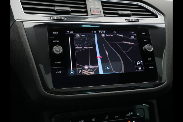 Volkswagen Tiguan 1.4 TSI eHybrid DSG 245pk R-Line Business+ Panorama Navigatie Camera Stoelverwarming Trekhaak 292