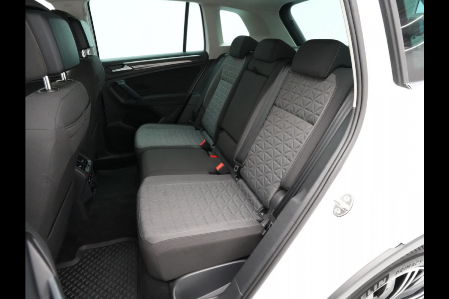 Volkswagen Tiguan 1.4 TSI 245pk eHybrid Navigatie Pdc Side Assist Acc 259