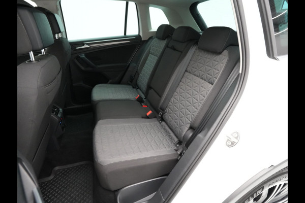 Volkswagen Tiguan 1.4 TSI 245pk eHybrid Navigatie Pdc Side Assist Acc 259