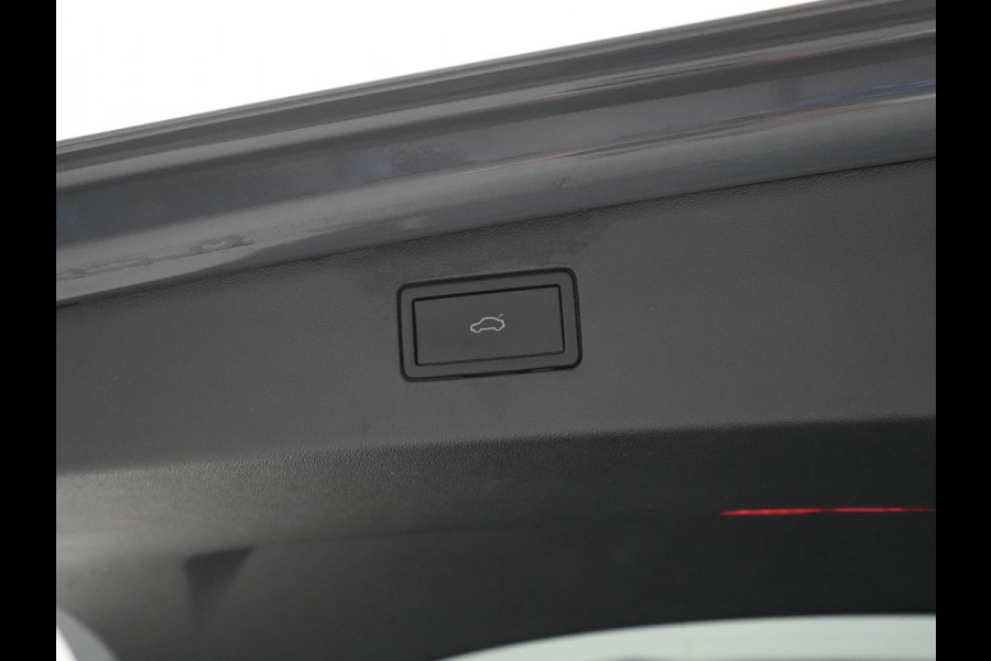 Volkswagen Tiguan 1.5 eTSI R Line Business Navigatie Camera Stoelverwarming Trekhaak