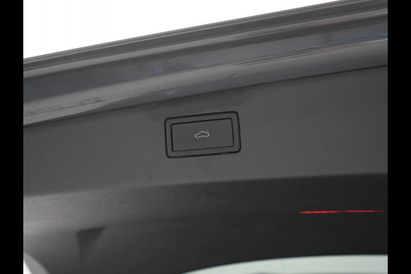 Volkswagen Tiguan 1.5 eTSI R Line Business Navigatie Camera Stoelverwarming Trekhaak