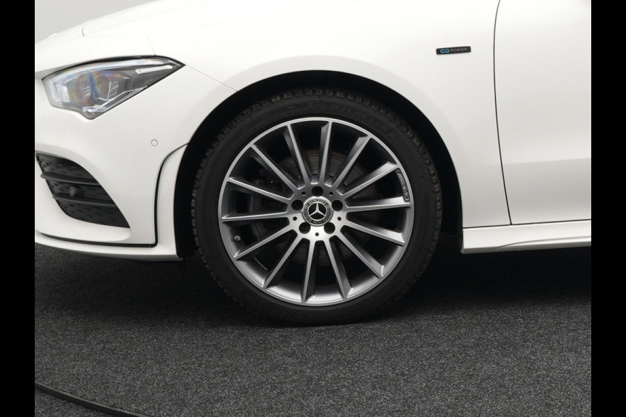 Mercedes-Benz CLA-Klasse Shooting Brake 250 e AMG Plug In Hybrid 218pk Dealer O.H PHEV | Widescreen Navi | Camera | 19"L.M | Multibeam LED |  Sfeerverlichting | Alcantara Sportstoelen Verwarmd | Apple Carplay | DAB |