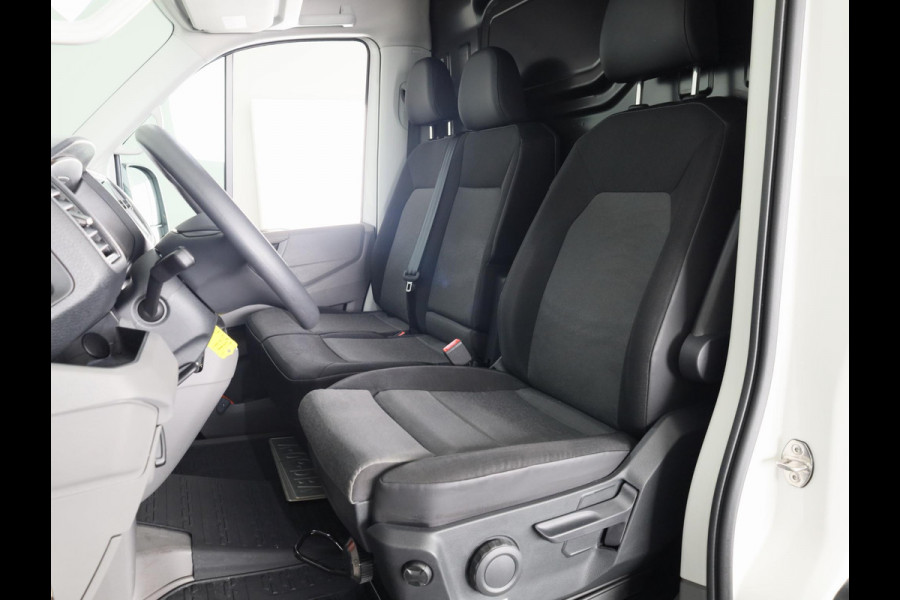 Volkswagen Crafter 35 2.0 TDI L3H3 EURO VI 140 pk Automaat (DSG) | Verlengde garantie | Navigatie | Parkeersensoren (Zijflankbescherming) | Achteruitrijcamera | Cruise control | 2 zitplaatsen rechtsvoor |