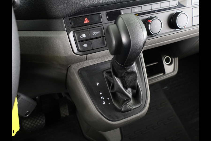Volkswagen Crafter 35 2.0 TDI L3H3 EURO VI 140 pk Automaat (DSG) | Verlengde garantie | Navigatie | Parkeersensoren (Zijflankbescherming) | Achteruitrijcamera | Cruise control | 2 zitplaatsen rechtsvoor |