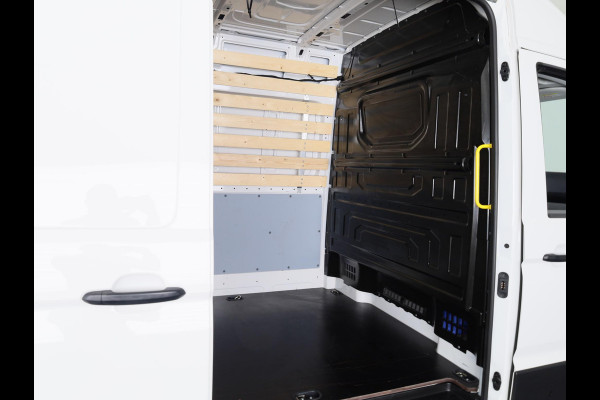 Volkswagen Crafter 35 2.0 TDI L3H3 EURO VI 140 pk Automaat (DSG) | Verlengde garantie | Navigatie | Parkeersensoren (Zijflankbescherming) | Achteruitrijcamera | Cruise control | 2 zitplaatsen rechtsvoor |