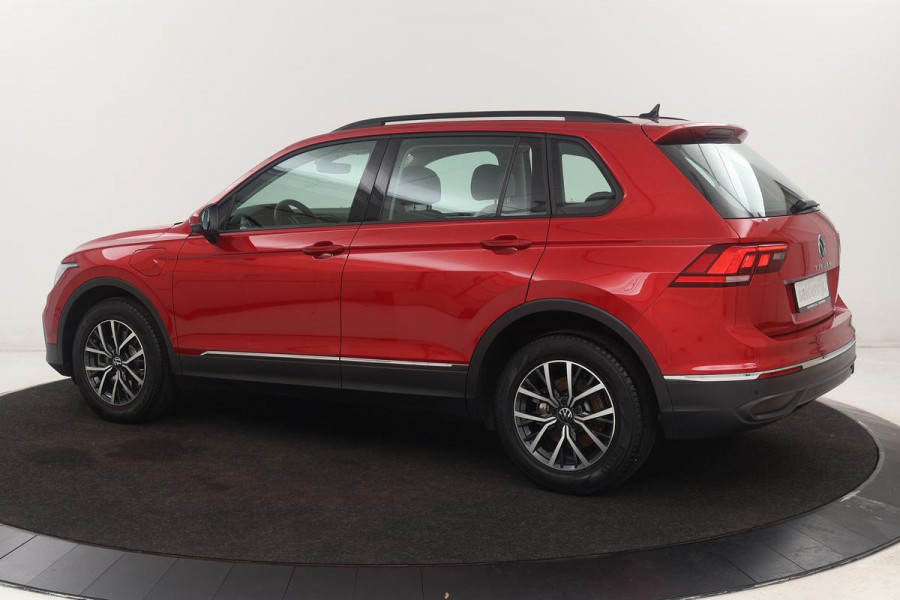 Volkswagen Tiguan 1.4 TSI eHybrid Life | Stoel & stuurverwarming | Carplay | Adaptive cruise | Full LED | Navigatie | Parkeerhulp | Active Info Display