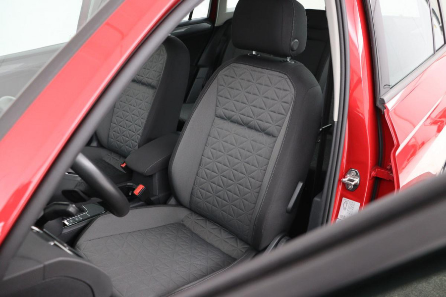 Volkswagen Tiguan 1.4 TSI eHybrid Life | Stoel & stuurverwarming | Carplay | Adaptive cruise | Full LED | Navigatie | Parkeerhulp | Active Info Display