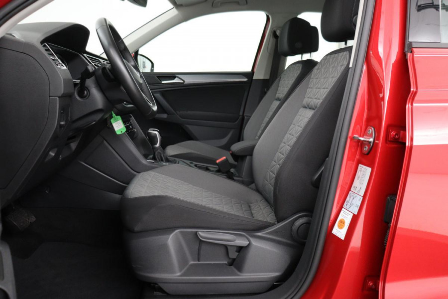 Volkswagen Tiguan 1.4 TSI eHybrid Life | Stoel & stuurverwarming | Carplay | Adaptive cruise | Full LED | Navigatie | Parkeerhulp | Active Info Display
