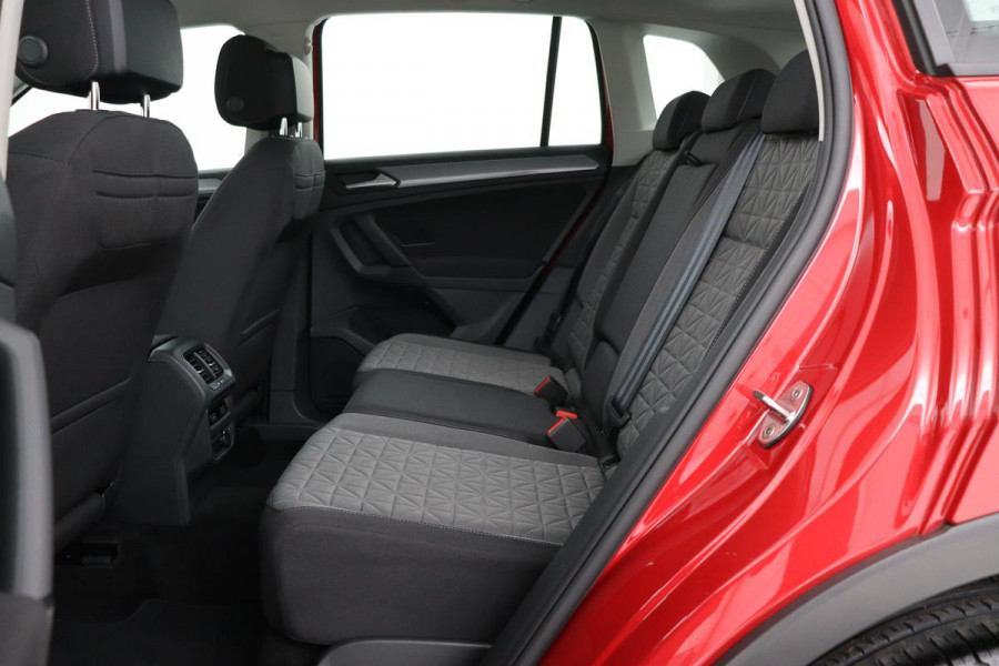 Volkswagen Tiguan 1.4 TSI eHybrid Life | Stoel & stuurverwarming | Carplay | Adaptive cruise | Full LED | Navigatie | Parkeerhulp | Active Info Display