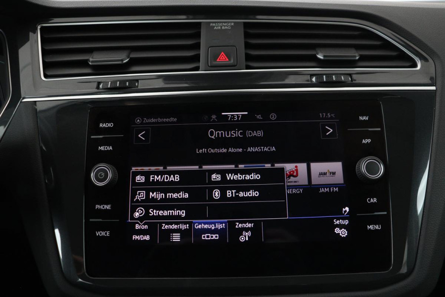 Volkswagen Tiguan 1.4 TSI eHybrid Life | Stoel & stuurverwarming | Carplay | Adaptive cruise | Full LED | Navigatie | Parkeerhulp | Active Info Display