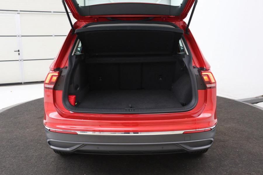 Volkswagen Tiguan 1.4 TSI eHybrid Life | Stoel & stuurverwarming | Carplay | Adaptive cruise | Full LED | Navigatie | Parkeerhulp | Active Info Display