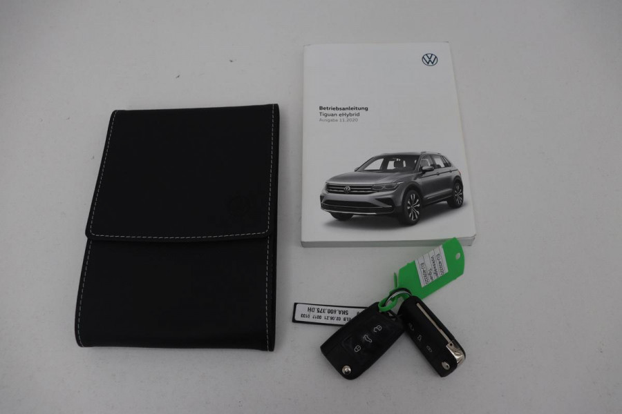 Volkswagen Tiguan 1.4 TSI eHybrid Life | Stoel & stuurverwarming | Carplay | Adaptive cruise | Full LED | Navigatie | Parkeerhulp | Active Info Display