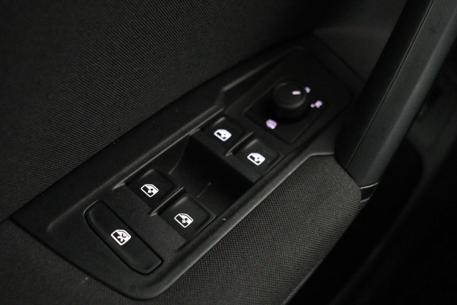 Volkswagen Tiguan 1.4 TSI eHybrid Life | Stoel & stuurverwarming | Carplay | Adaptive cruise | Full LED | Navigatie | Parkeerhulp | Active Info Display
