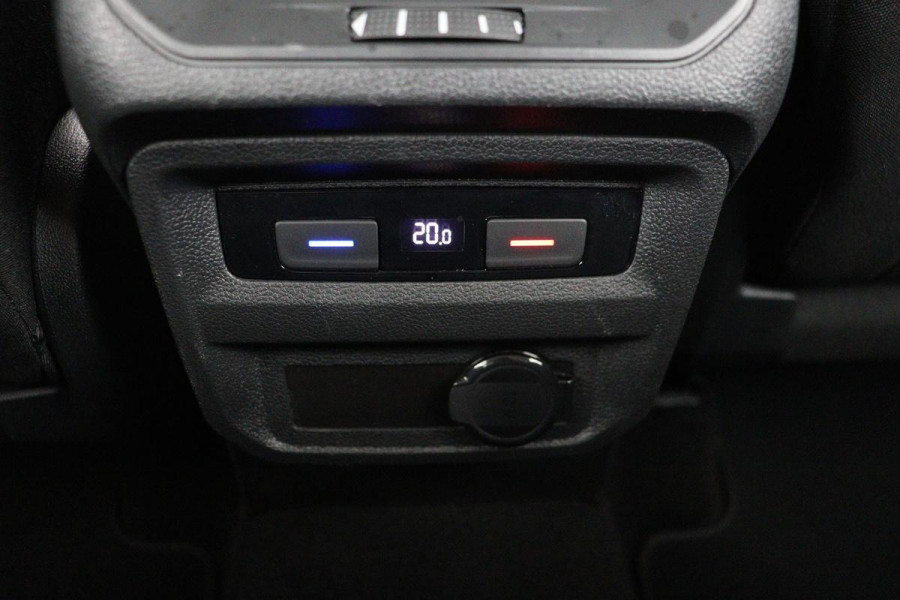 Volkswagen Tiguan 1.4 TSI eHybrid Life | Stoel & stuurverwarming | Carplay | Adaptive cruise | Full LED | Navigatie | Parkeerhulp | Active Info Display