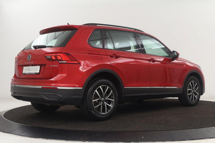 Volkswagen Tiguan 1.4 TSI eHybrid Life | Stoel & stuurverwarming | Carplay | Adaptive cruise | Full LED | Navigatie | Parkeerhulp | Active Info Display