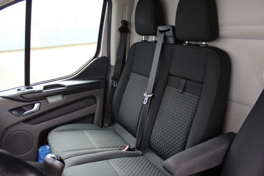 Ford Transit Custom 320 2.0-108pk TDCI L2H1 Trend. Nette Ford Transit Custom lengte 2 voor nog vele jaren werkplezier ! Airco, imperiaal