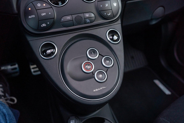 Abarth 595 1.4 T-Jet Competizione / Akrapovic / Panorama / Carplay / Brembo