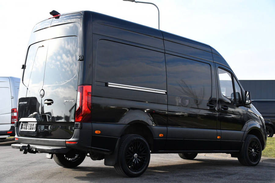 Mercedes-Benz Sprinter V6 319 3.0 CDI L2H2 Black Edition RWD Cruise, Camera,10.5'' Multimedia, Carplay, LED, Trekhaak, Multimedia, UNIEK!