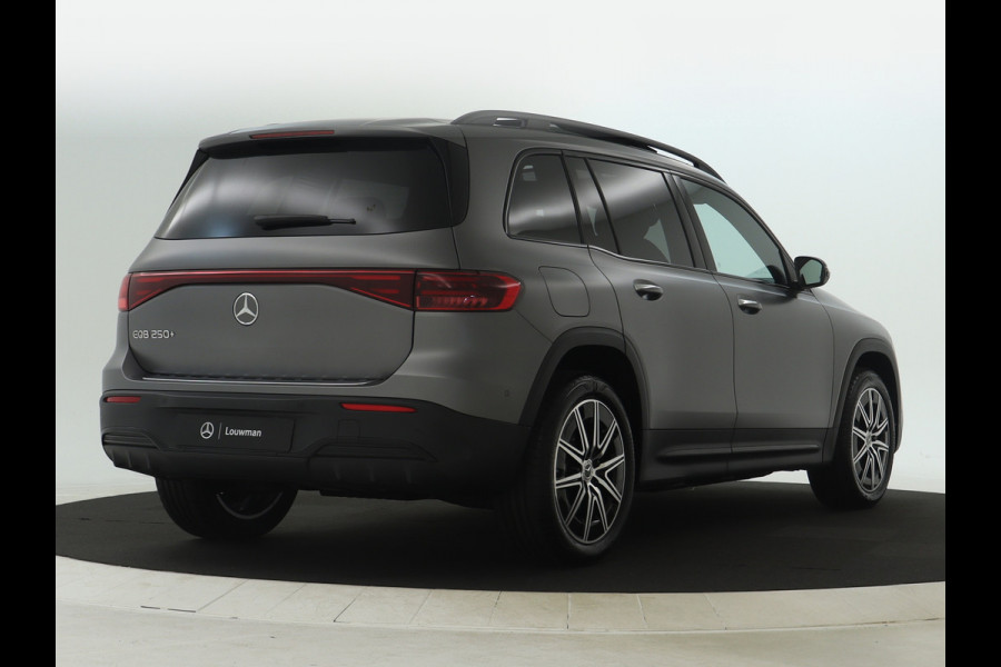 Mercedes-Benz EQB 250+ AMG Line LIMITED 71 kWh | Nightpakket | Parkeerpakket met achteruitrijcamera | KEYLESS-GO comfort pakket | EASY PACK achterklep | Premium pakket | Verwarmde stoelen vooraan | Dodehoekassistent |