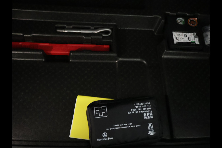 Mercedes-Benz EQB 250+ AMG Line LIMITED 71 kWh | Nightpakket | Parkeerpakket met achteruitrijcamera | KEYLESS-GO comfort pakket | EASY PACK achterklep | Premium pakket | Verwarmde stoelen vooraan | Dodehoekassistent |